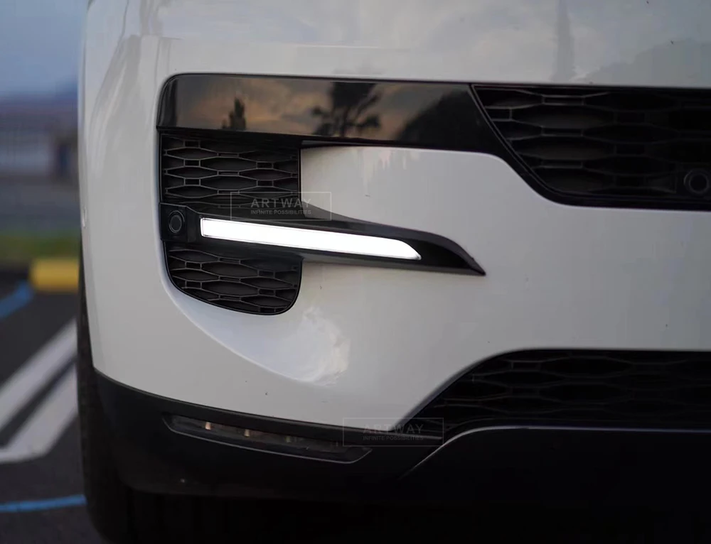 مجموعات هيكل السيارة اكسسوارات أضواء جانبية عدسة سيارة LED الشفة الأمامية مع مصباح الضباب الخفيف لسيارة رينج روفر سبورت 2023