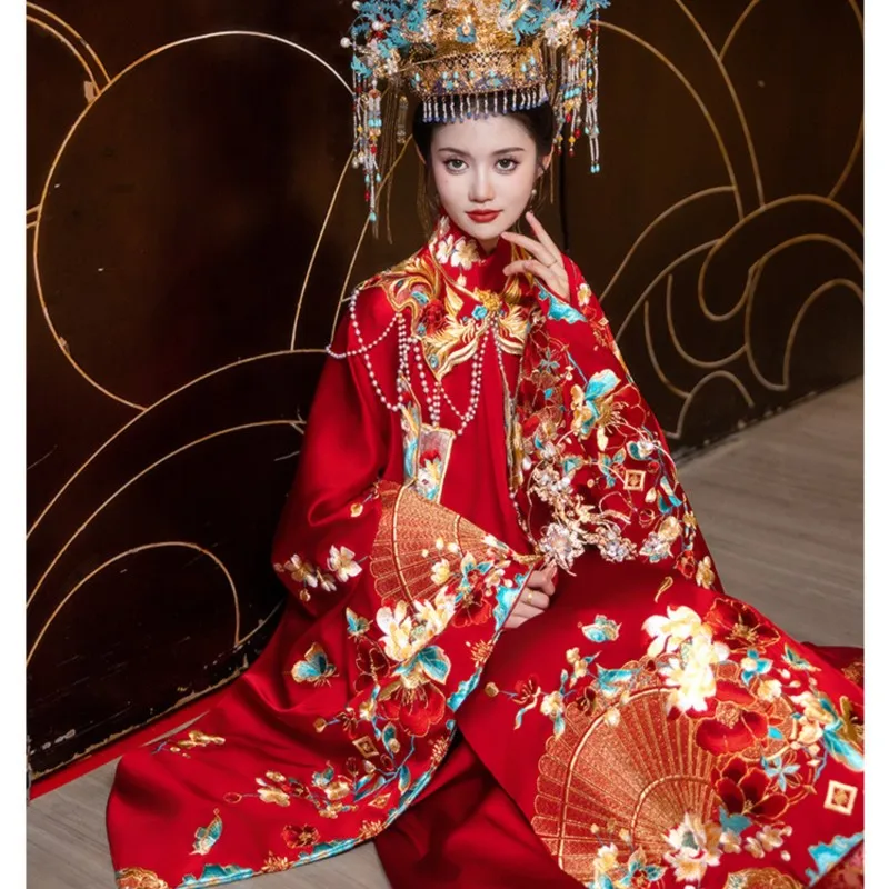 Heavy industry red robe with embroidered front opening long gown Han phoenix crown and robe Chinese wedding style
