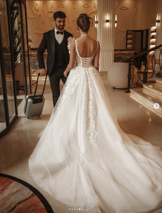 Modern Two Pieces Short Beach Wedding Dresses with Detachable Long Train Corset Top Summer Holiday Bride Reception Gown Customiz