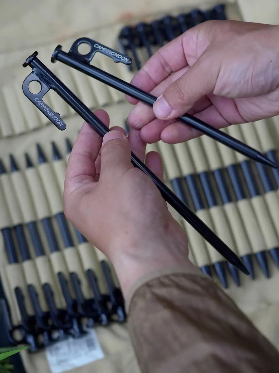 

CAMPINGMOON T series 45 # Carbon Steel Box Electrophoresis Rust Proof Outdoor Tent Accessories, Ground Stakes, Canopy Nails