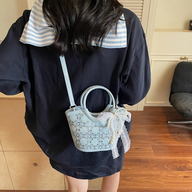 Luxury design cross-body Women Shoulder Bag Female Crossbody Bag  Trend HandlePearls and butterflies adorn the chain Handbag