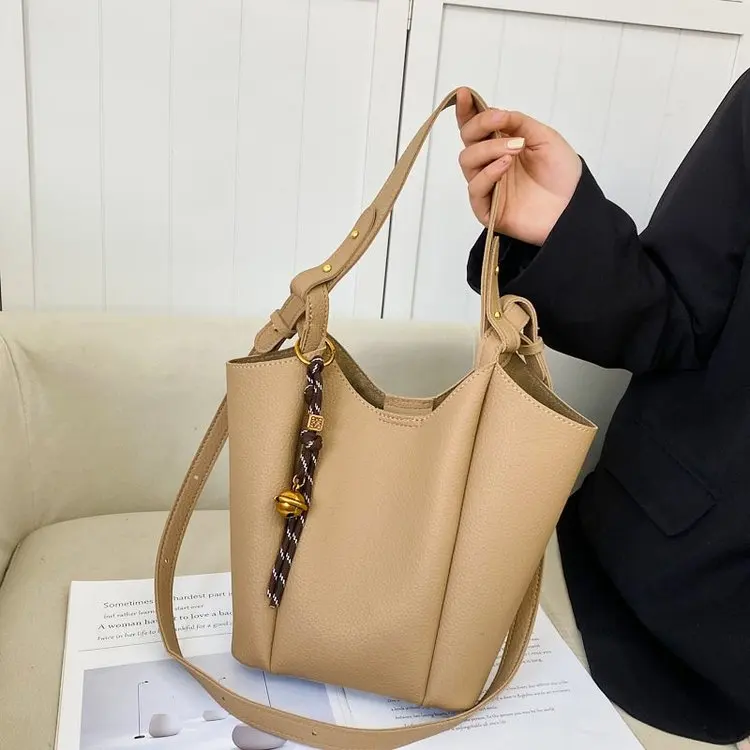 

2025 Summer 2014 New Khaki Mother Bag Sewing Line Shoulder Crossbody Handbag Brown