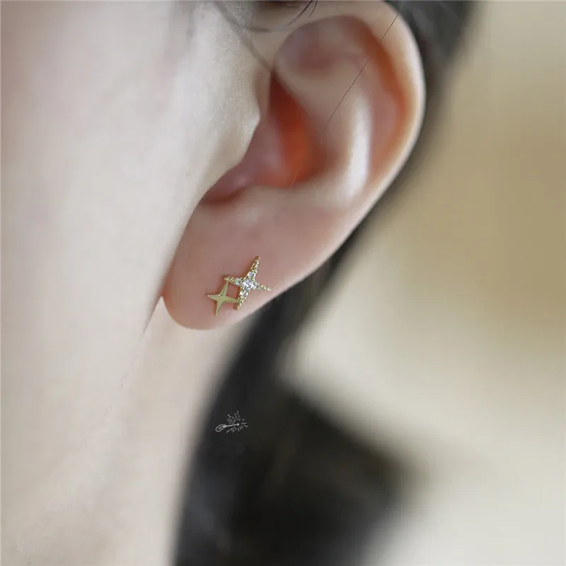Neue Modische Silberfarbene Ohrstecker für Damen, Geschenk für Bankette, Asymmetrische Kreuz-Stern-Ohrringe, Vintage-Schmuck-Accessoires – Detail 4