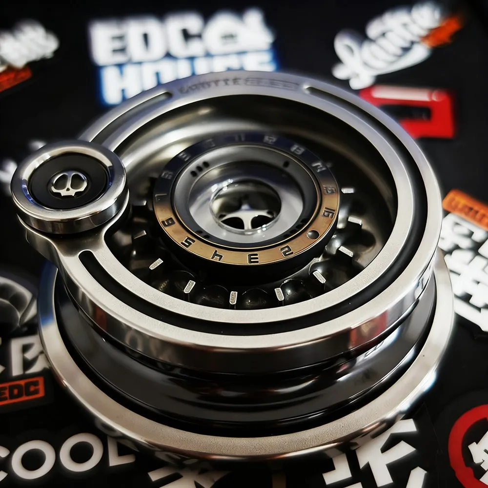 LAUTIE Carnaval Mega Spinner 2099 Série Fidget Spinner Fidget Brinquedos Para Adultos Alívio de Ansiedade Gadgets Brinquedo Novidade