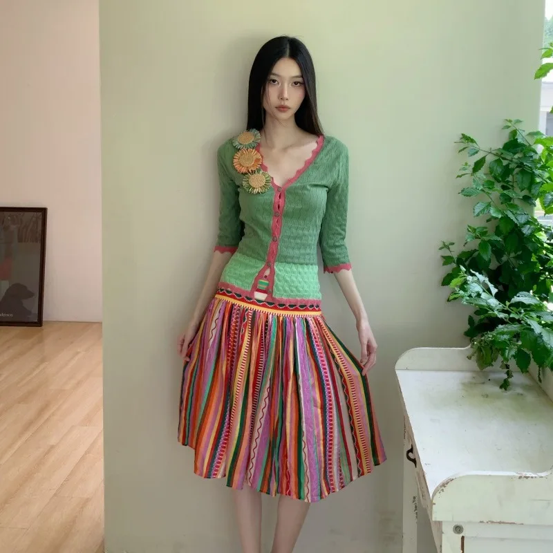 

Женский комплект с юбкой в стиле ретро, 3d цветочный стиль, зеленый вязаный кардиган с v-образным вырезом, топы, радужная красочная полосатая плиссированная юбка из двух частей