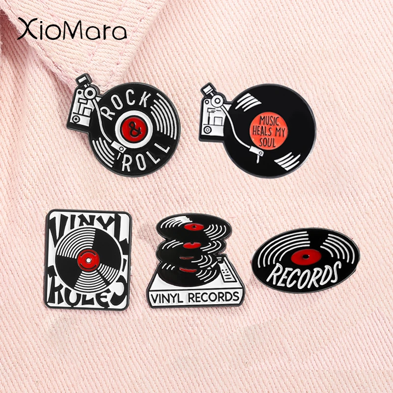 Retro vinil record player esmalte pino rock and roll cd player nostálgico broches lapela mochila crachá jóias presentes para amigos
