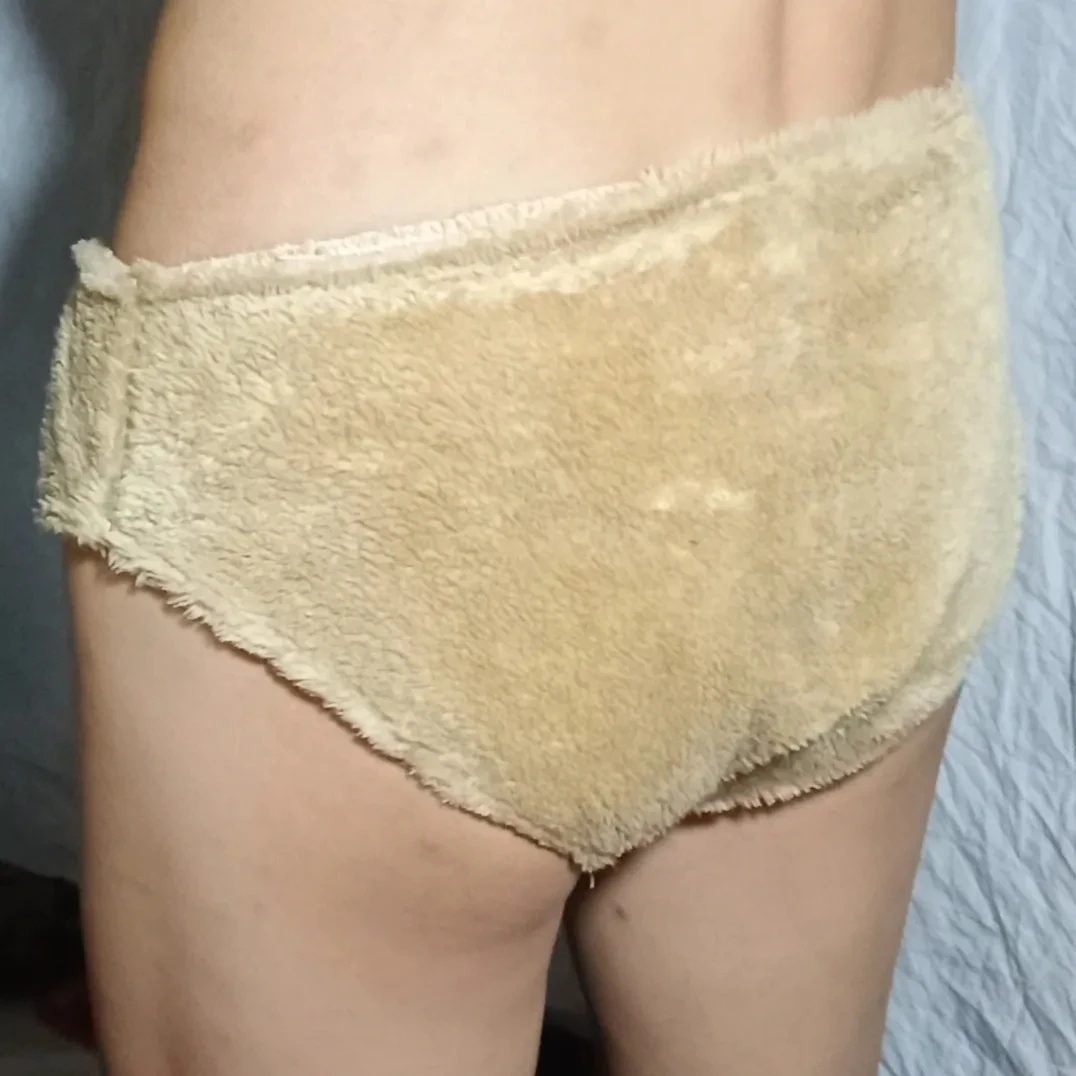 

Black Warm Fur Kachi Color Briefs Thick Water-aborb Sweat Thick Design Man's Panty Soft Light Weight Quick Dry