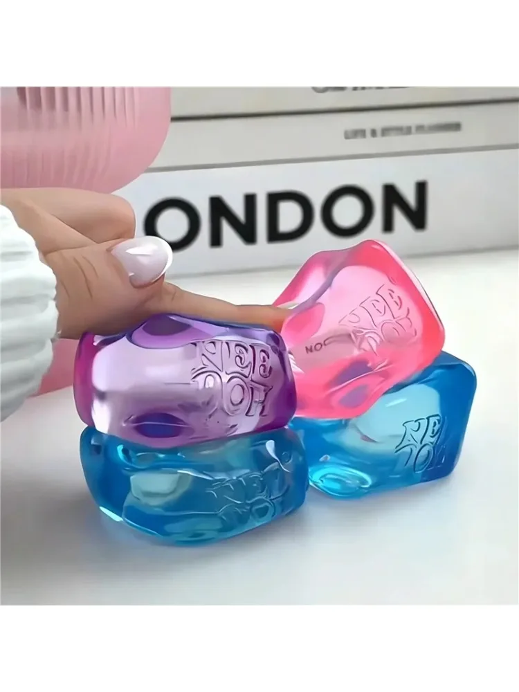 Needoh Nice Ice Baby Fidget Cube Set 4er-Pack Super Solide Squish Sensorische Spielzeuge Ungiftige Quetschspielzeuge für ADHS und Autismus Geschenk