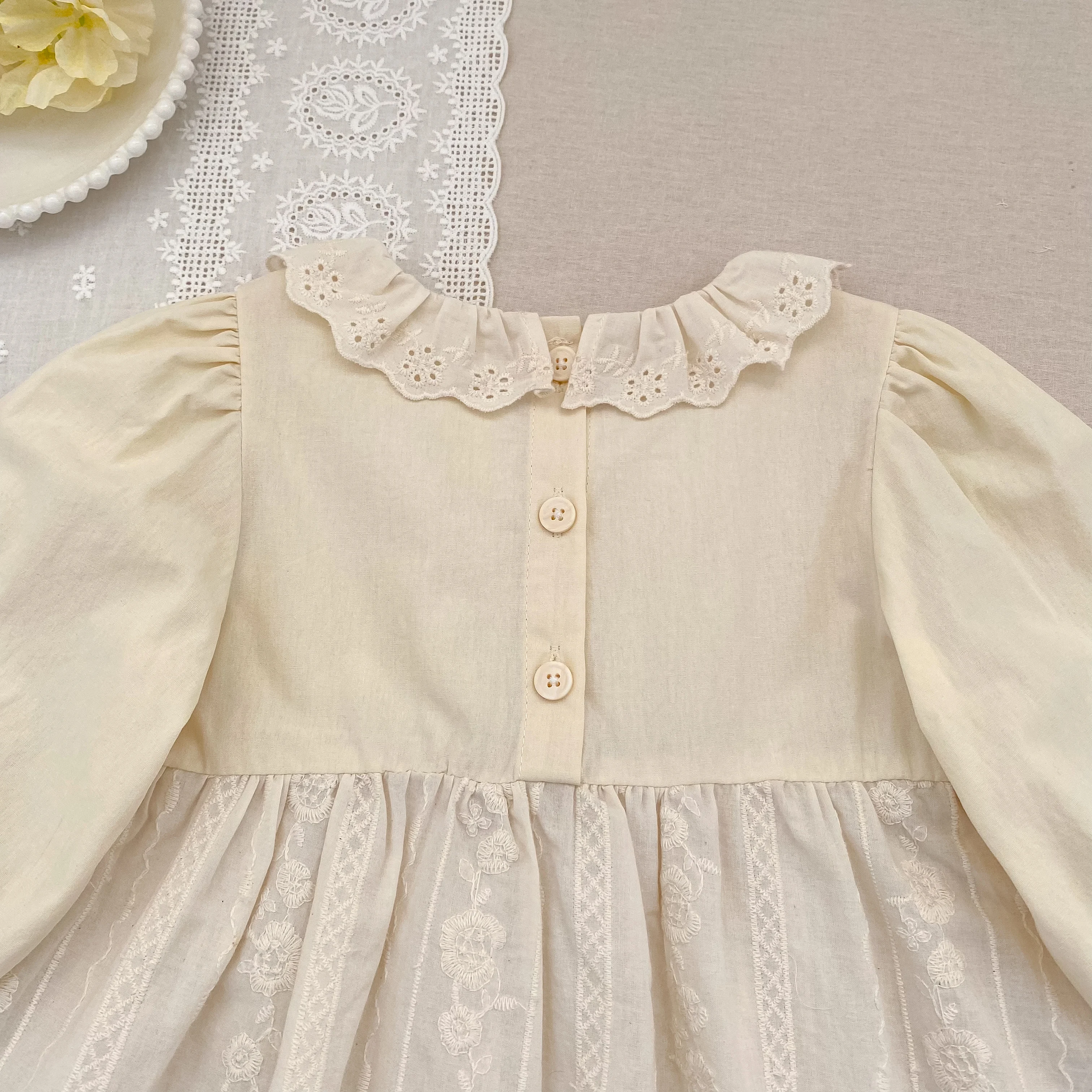 2026 Mädchen Langarmkleid mit Rüschen-Spitzenkragen, besticktes Baumwoll-Prinzessinnenkleid für Frühling und Herbst, Kindergeburtstagsparty Vestido – Detail 9