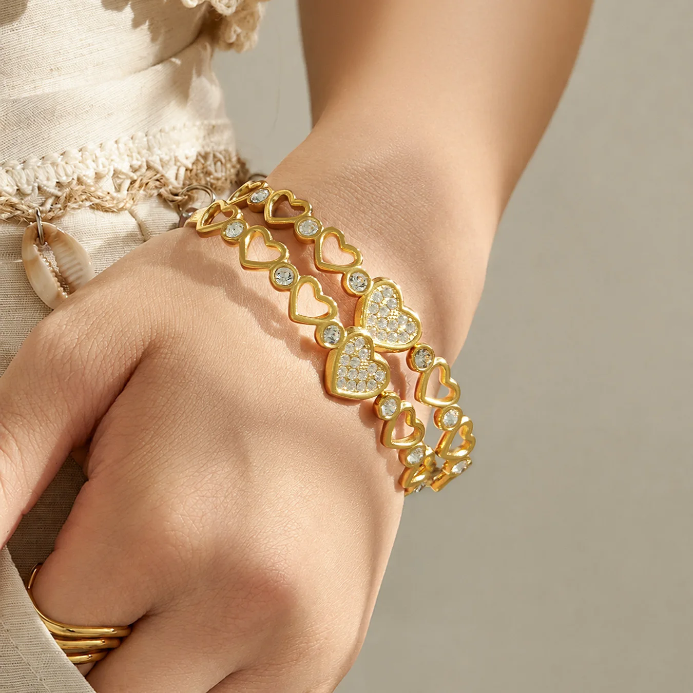 Öffnbare Stretch-Armreifen, Hohlherz-Armreif, 316L Edelstahl-Armband, 18k vergoldet mit CZ, Manschettenarmbänder für Frauen – Detail 5