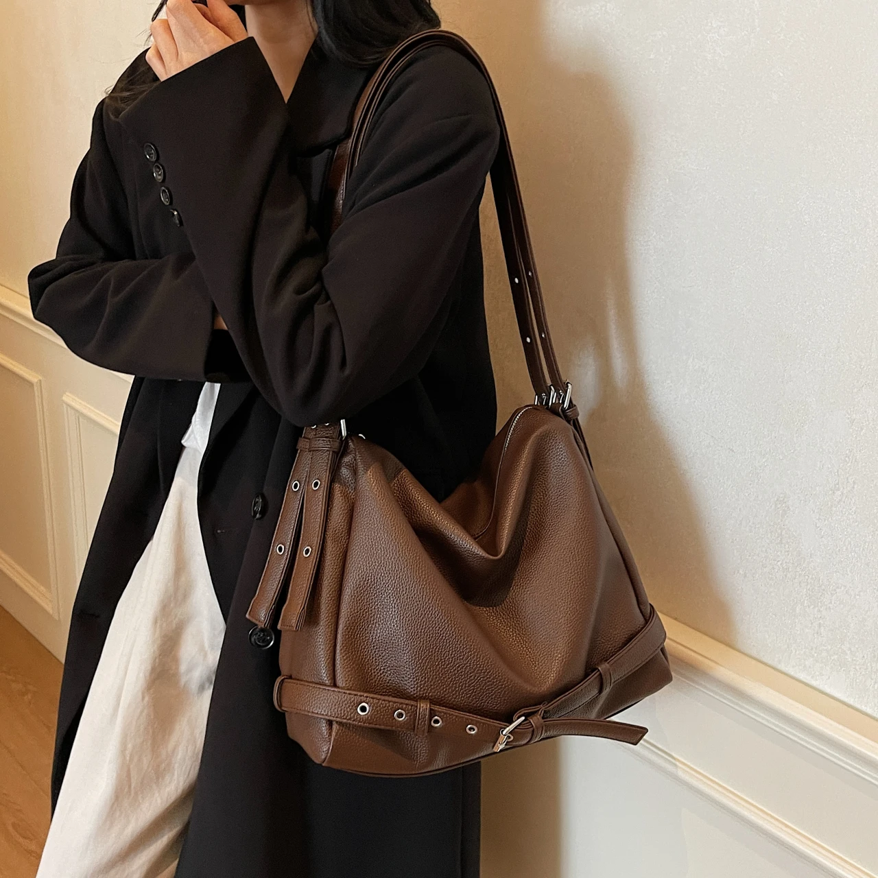 

Silver Handbag Luxury Designer Shoulder Bag Europe and America Lady Commute Handbag Coffee Black Soft Leather Messenger Bag Big