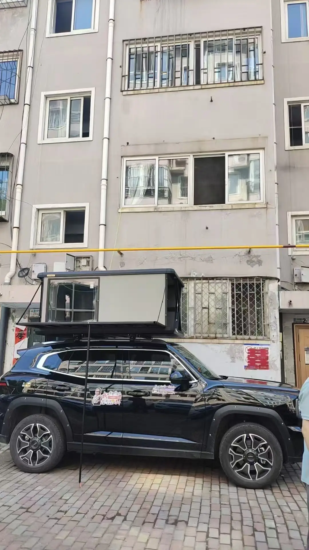 خيمة علوية على السطح من الألومنيوم للطرق الوعرة مع نظام رفع كهربائي على سطح السيارة مقاوم للماء بسعة 2-4 أشخاص للتخييم #6