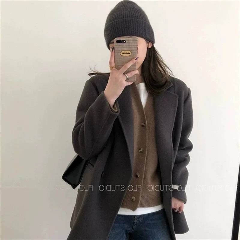 2023 autumn and winter new cashmere V-neck knit coat senior sense fold wear woolen sweater women loose cardigan