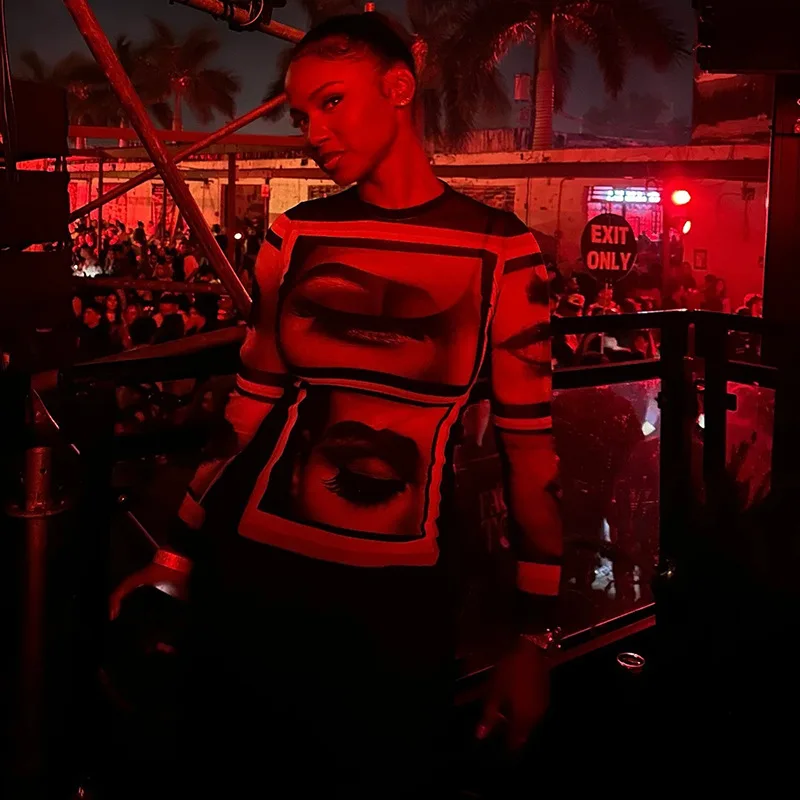 أنيق سيدة العين المطبوعة شبكة تي شيرت 2025 الصيف النساء طويلة الأكمام س الرقبة انظر من خلال مثير نادي حفلة الشارع بلايز تيز