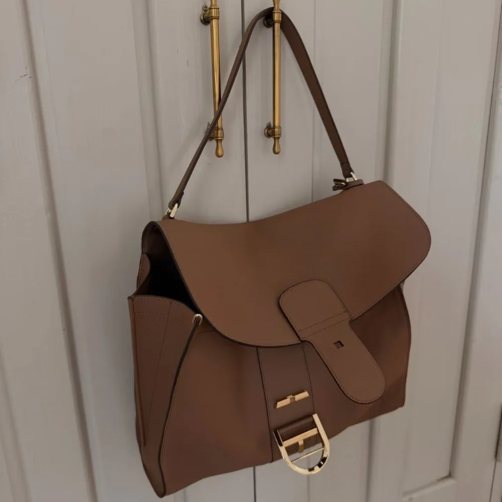 First Layer Cowhide Large Capacity 2026 New Great-looking Texture Unique Stylish Simple Leather Commuting Casual Versatile