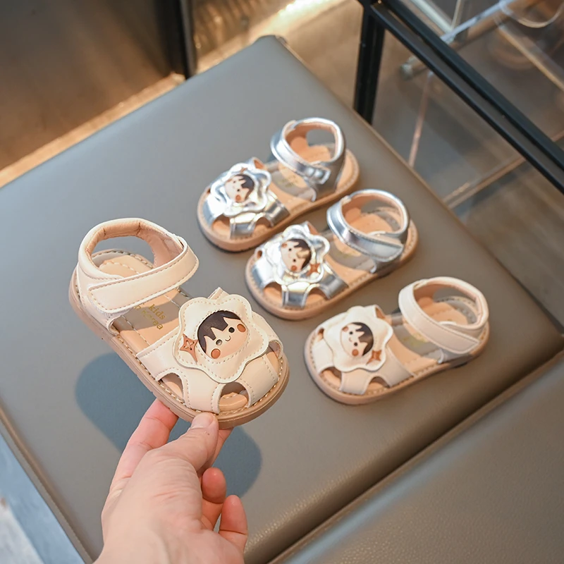 

Детские модные прогулочные сандалии, новинка лета 20%, бежевые туфли для мальчиков и девочек с героями мультфильмов, серебристая универсальная нескользящая детская обувь