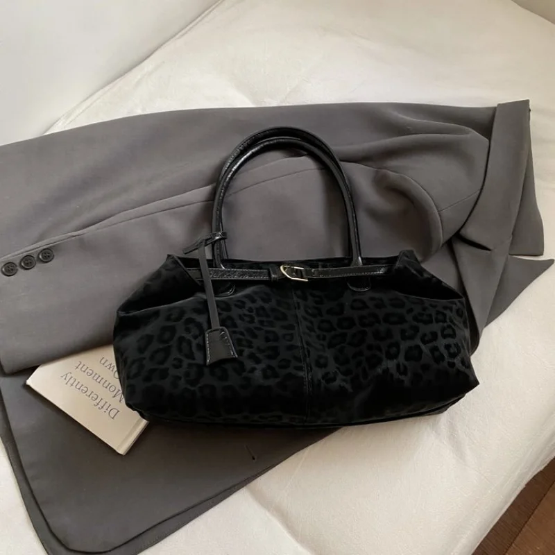 

Women's Handbag Made Of Dot-Patterned Leather Boasting High-End Quality And Paris​