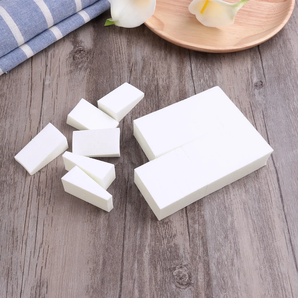 24Pcs Triangular Facial Puff Makeup Powder Blending Sponges Soft Comfortable for Cosmetics Triangular Powder Puff