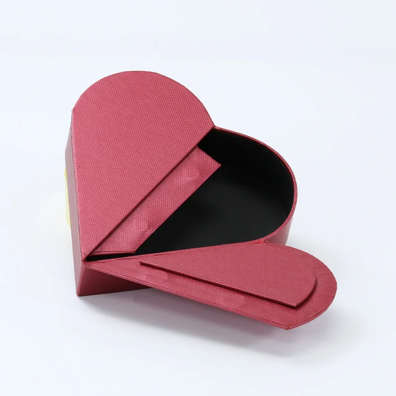 custom Christmas Heart Shaped Paper Box Valentines Red Extra Large Luxury Gift Boxes with Magnetic Closure for Christmas Wedding