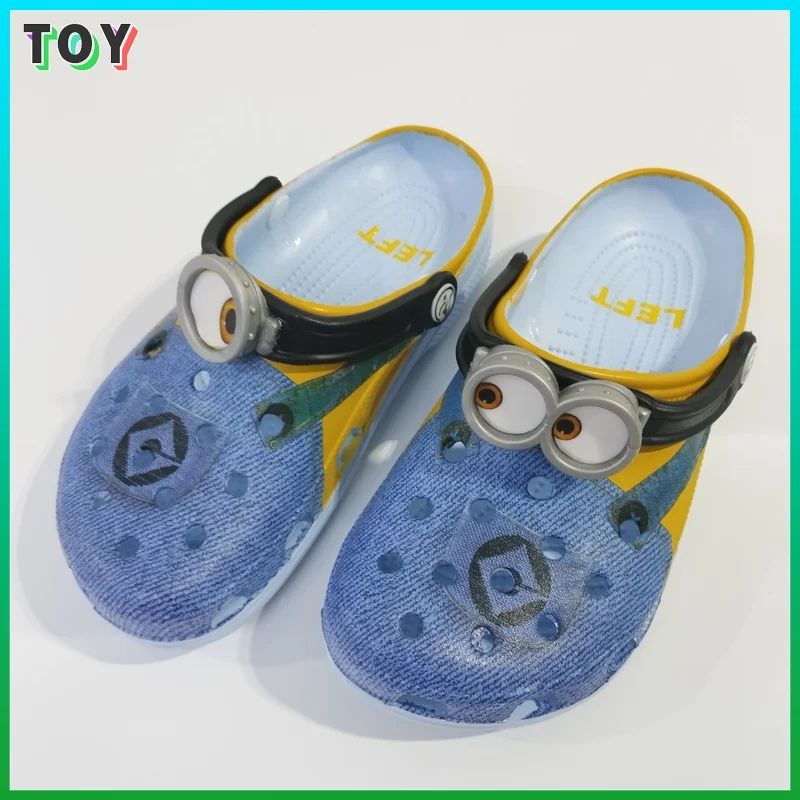 

Новинка 2023 года, сандалии с отверстиями Minions, тапочки Kawaii Eva в стиле аниме для взрослых пар, летняя домашняя пляжная обувь, удобная прогулочная обувь