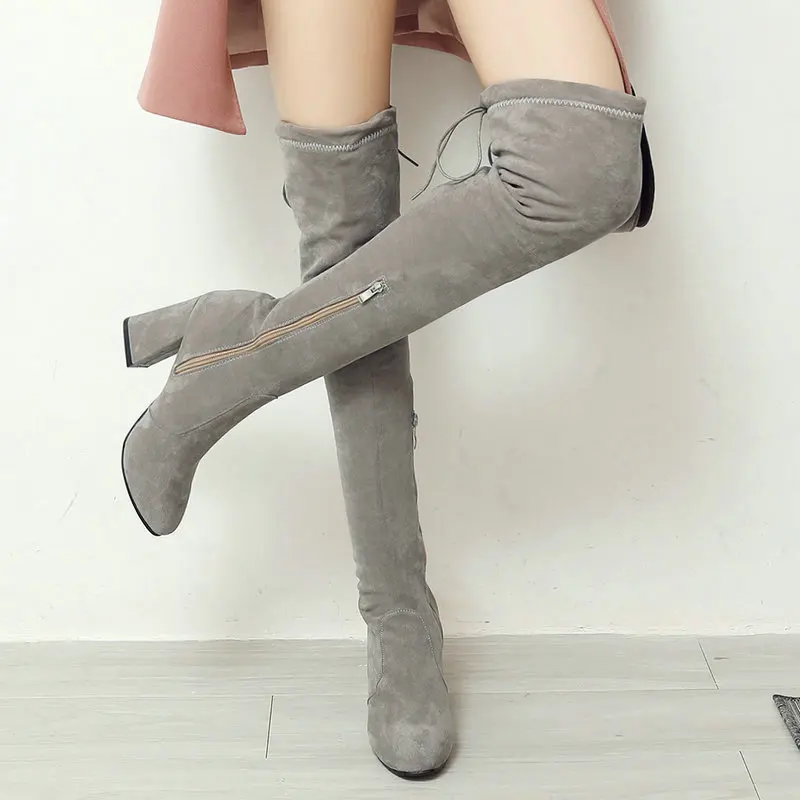 

Серые, черные лаконичные женские зимние туфли из искусственной замши, размер 43, теплые сапоги выше колена на массивном высоком каблуке, эластичные сапоги выше колена