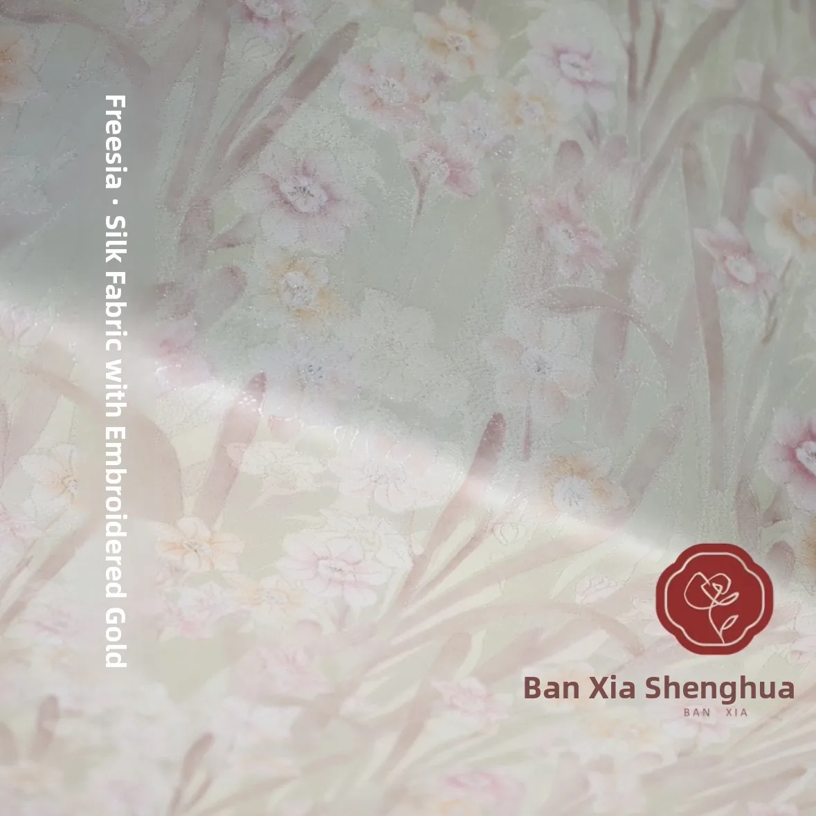 

Светло-желтая шелковая ткань с золотым плетением, китайский стиль, материал для одежды, 24 момме, ширина 35 см, для весенне-осеннего сезона