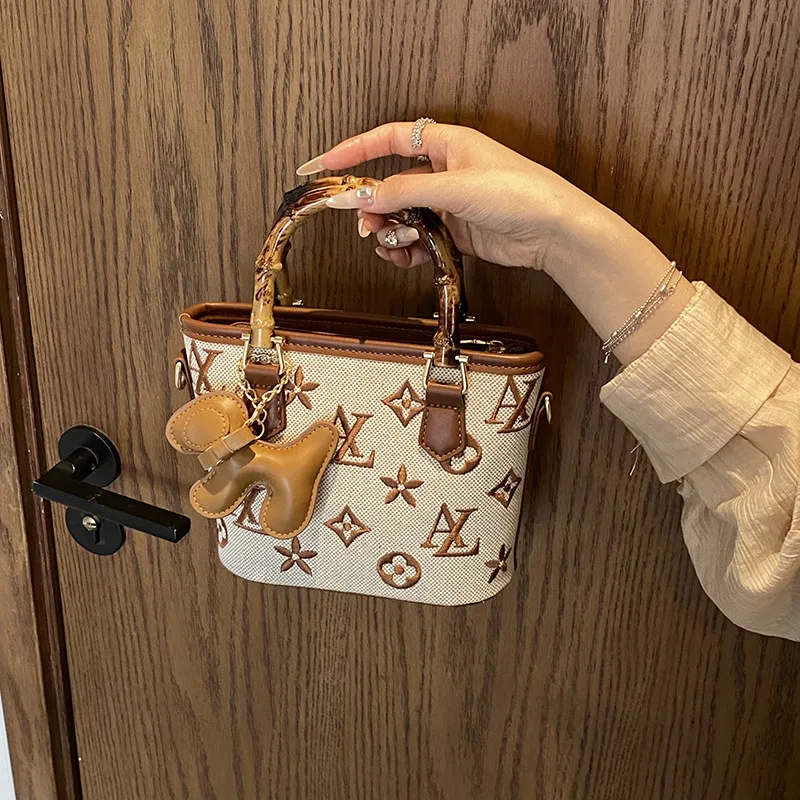 

Сумка-ведро в нишевом минималистичном стиле, новинка 2026 года, маленькая и стильная женская сумка, повседневная и модная сумка-мессенджер.