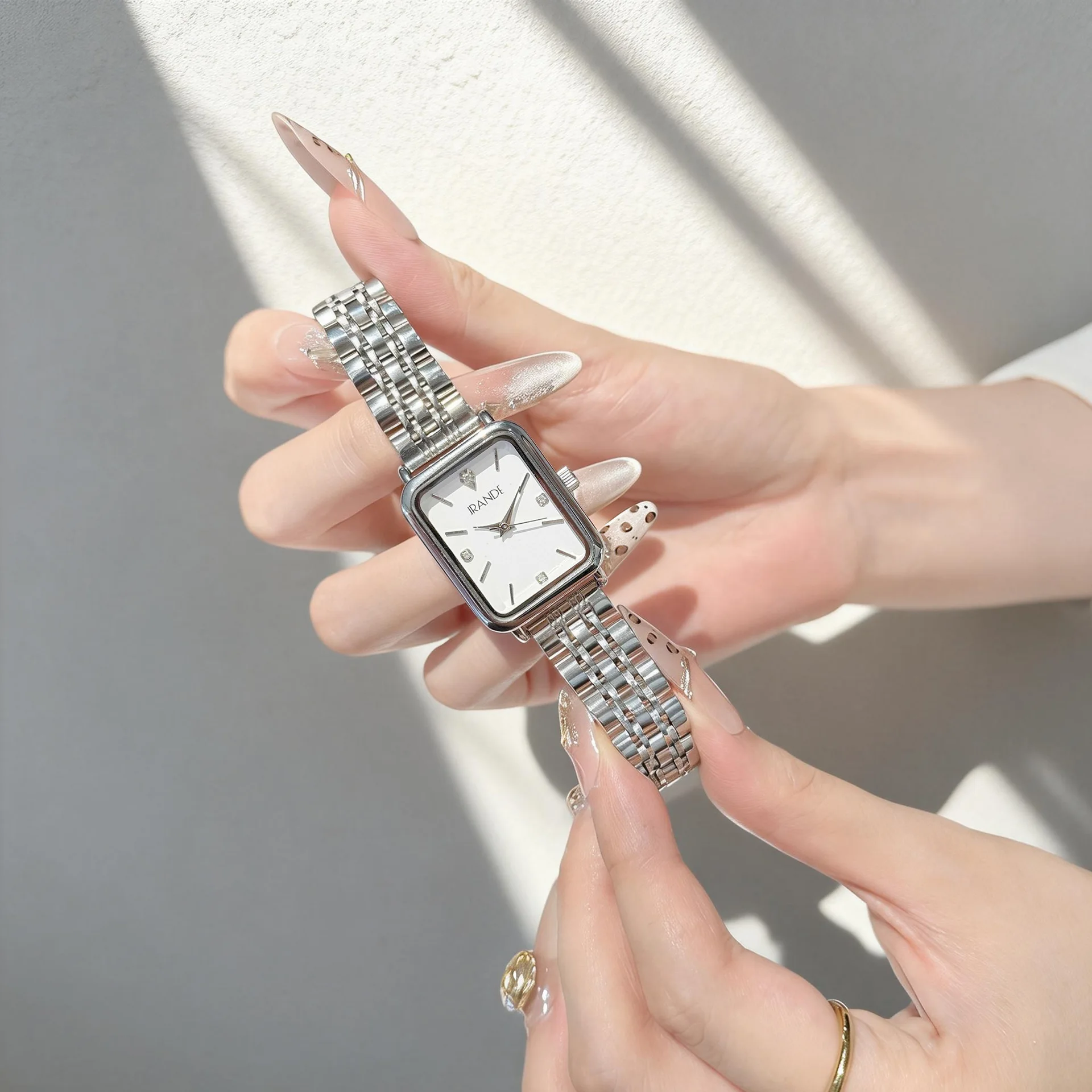 

2026 New Luxury Women's Watch Fashion Simple Compact Watch Student-Specific Quartz Stainless Steel Watch Birthday Gift