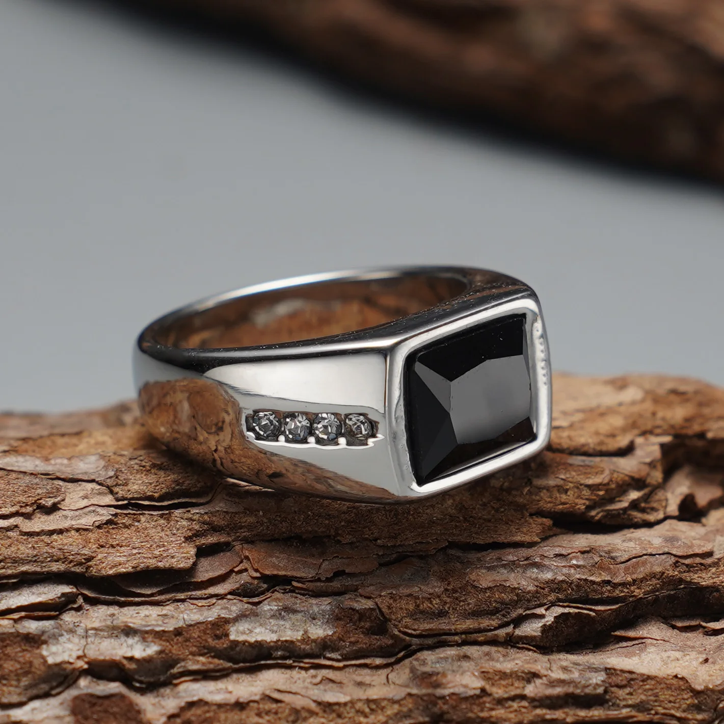 Herren Vintage Quadratischer Ring aus 316L Edelstahl mit Schwarzem Edelstein, Ideales Accessoire für Tägliches Tragen und zum Verschenken – Detail 8