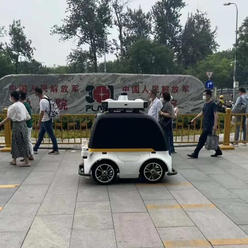 AI Intelligent Security Robot Patrol Outdoor Indoor Vision Sensors Smart Security Autonomer mobiler Roboter