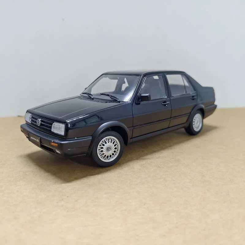 

Масштабная модель автомобиля Volkswagen Old Style Jetta GT Mk2 1:18 из литого сплава с квадратными фарами, коллекционная, для хобби-энтузиастов