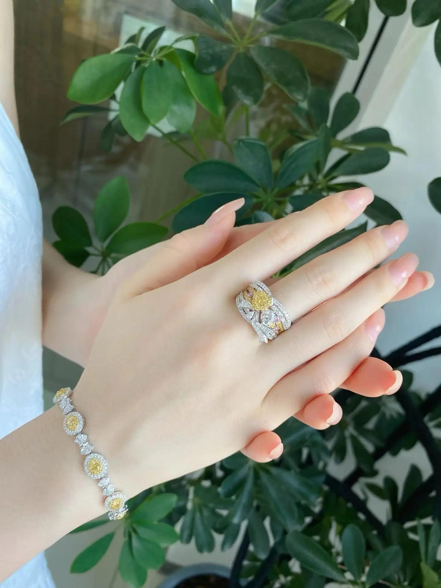 

18K solid genuine gold wide heart-shaped yellow diamond laboratory-grown diamond two-color bow tie diamond ring custom jewelry