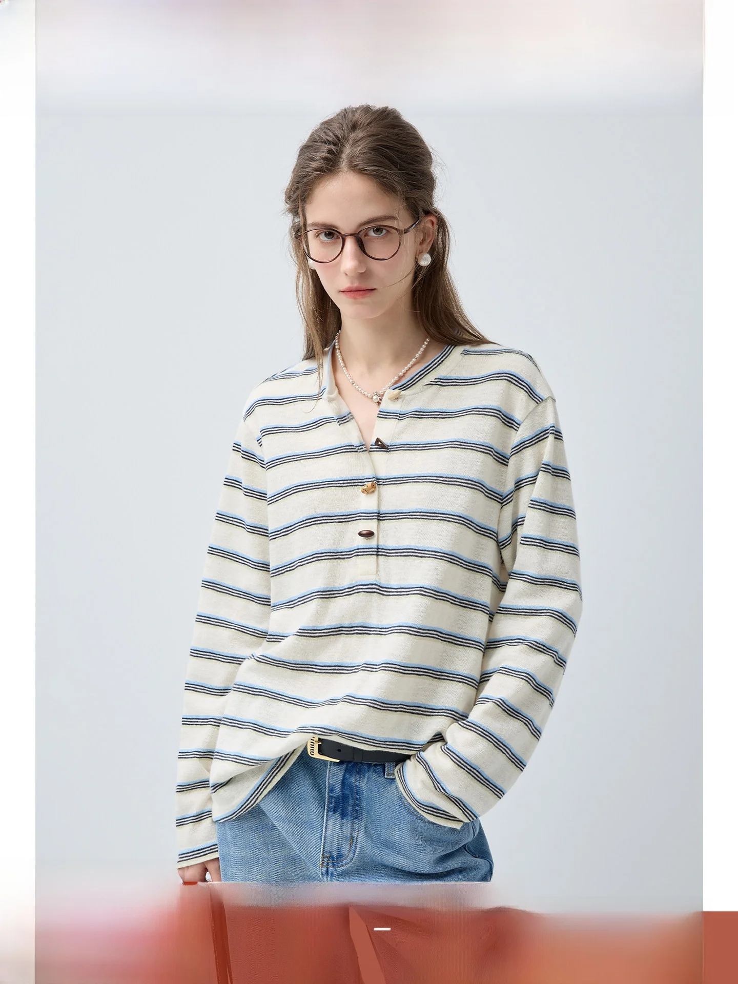 

Женская трикотажная футболка в полоску больших размеров, повседневная, с круглым вырезом, весенняя новинка, стройнящий топ, универсальная, модная, больших размеров.