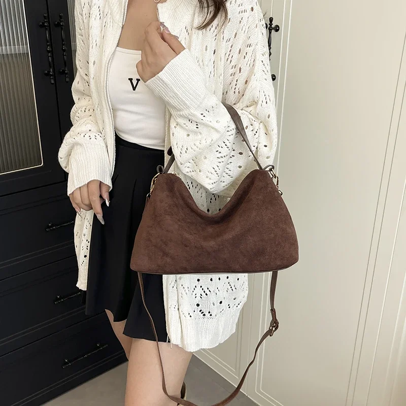

Designer Elegant Diaper Bag Women's Luxury Crossbody Handbag Minimalist Leather Tote Vintage Chic For Commuter And Party