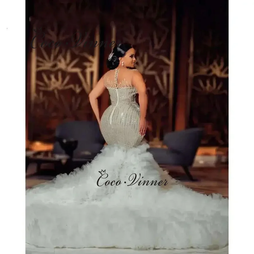 تخصيص الوهم الخلفي الفاخرة حورية البحر فستان الزفاف 2025 بلا أكمام مثير الخامس الرقبة مطرز التطريز فستان عروس السيدات W1473