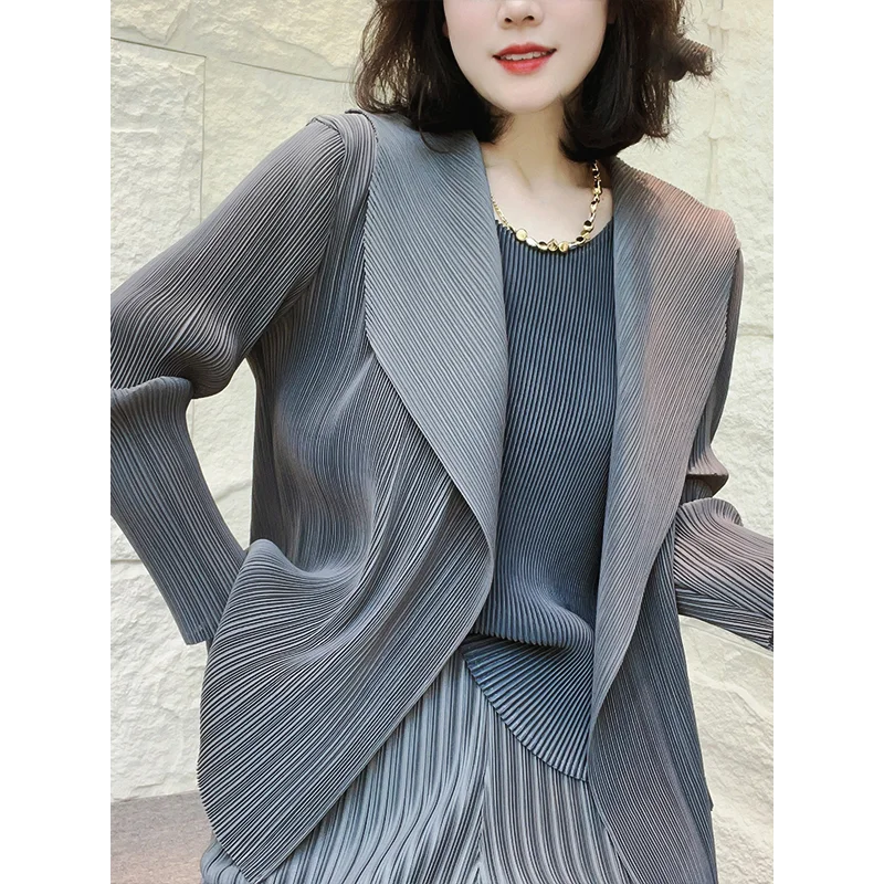 

Весенне-летняя куртка 2026: Солнцезащитный плиссированный кардиган с длинными рукавами, тонкий свободный укороченный жакет для женщин