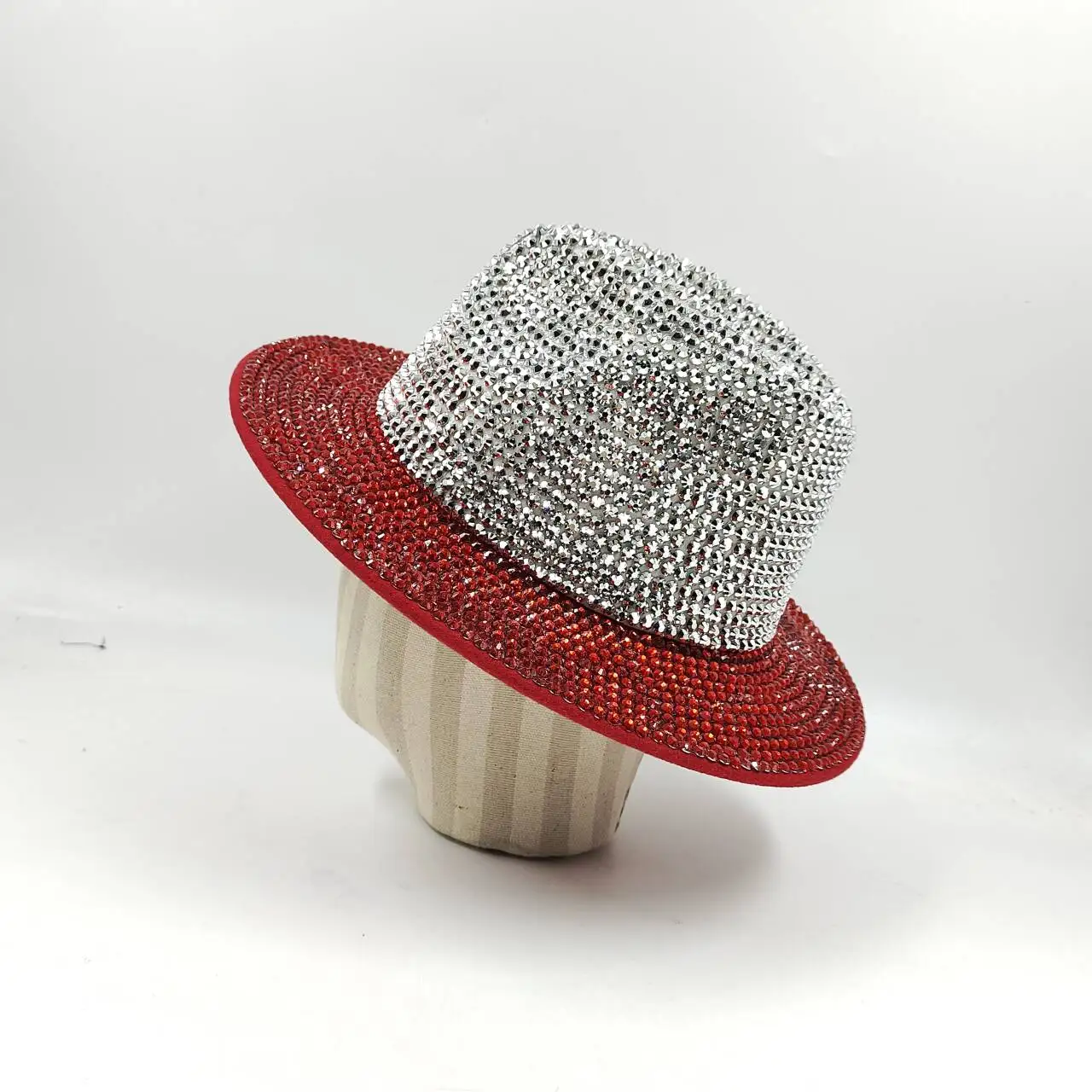 2024 Rhinestone Color Blocking Hats for Men and Women Red Matching Black Diamond Fedoras Stage Banquet Cap wholesale