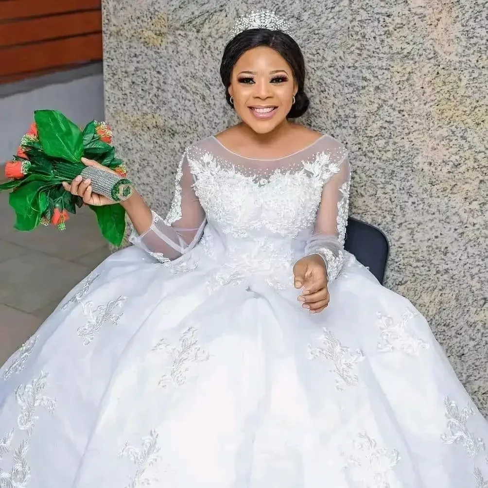 فساتين زفاف دانتيل فاخرة عالية الجودة مخصصة بأكمام طويلة فستان زفاف أنيق فيستدو دي نوفيا 2025