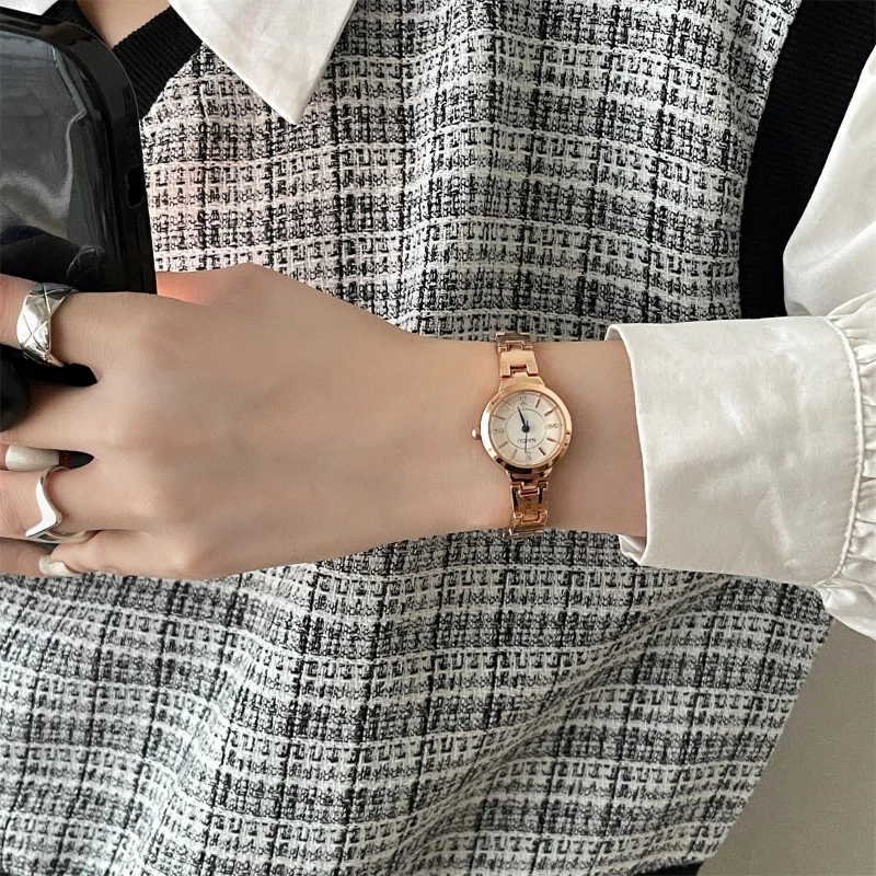 Nicho de marca elegante reloj impermeable para mujer colegiala pequeño simple de alta calidad de lujo cadena literaria reloj de cuarzo