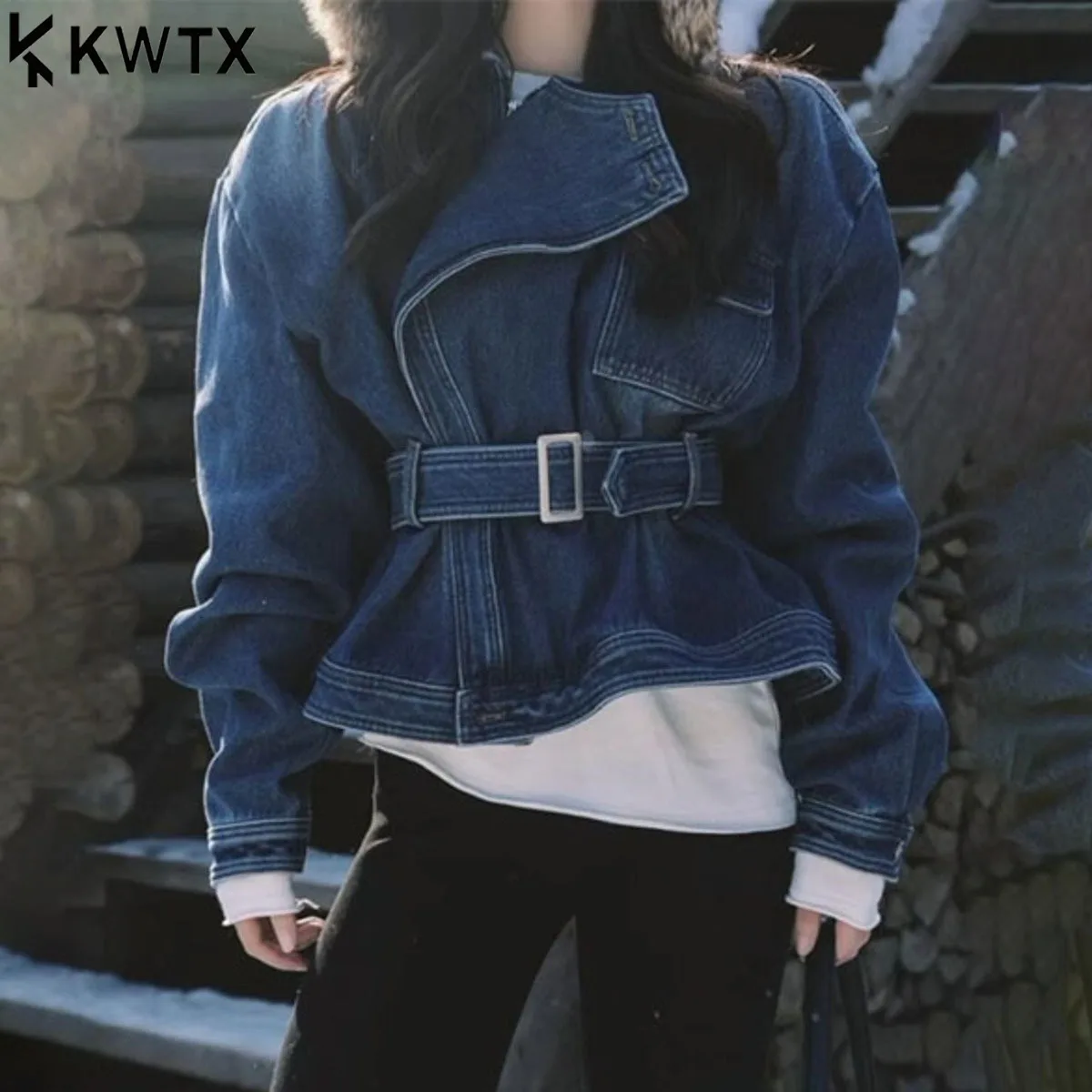 

KWTX женская укороченная джинсовая куртка 2025 с поясом и лацканами, винтажный шикарный уличный стиль, весна-осень, мода высокого качества