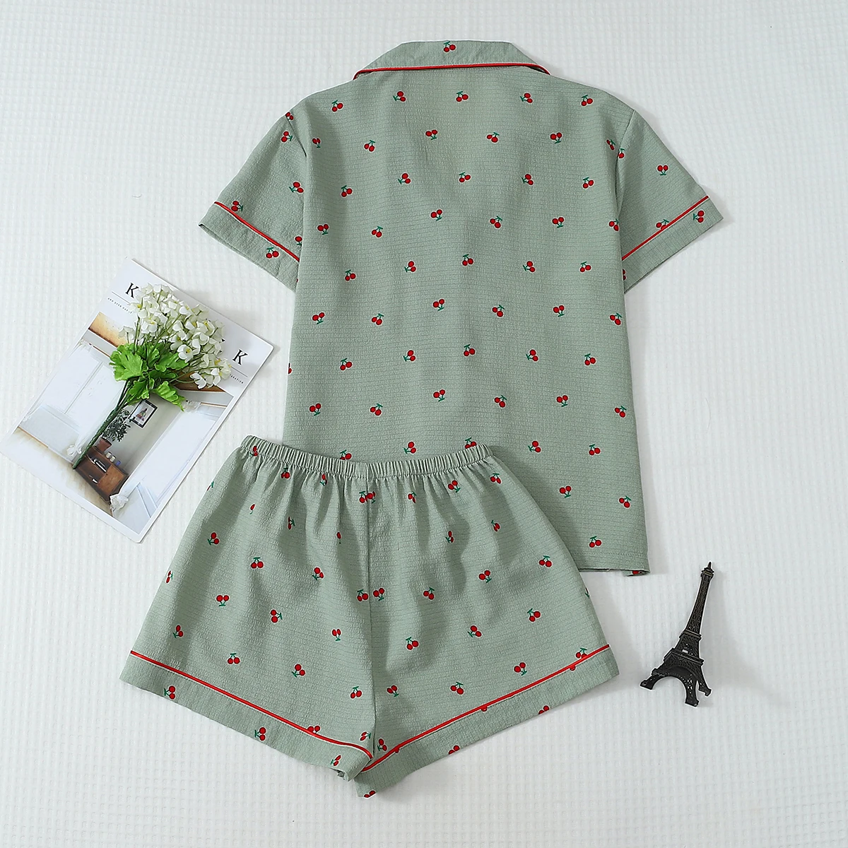 Two-Piece Set of Comfortable Cherry-Printed Short-Sleeve Tops with Pockets and Bow Shorts, Spring and Summer Women's Pajamas and Loungewear Set Suitable for Home Use