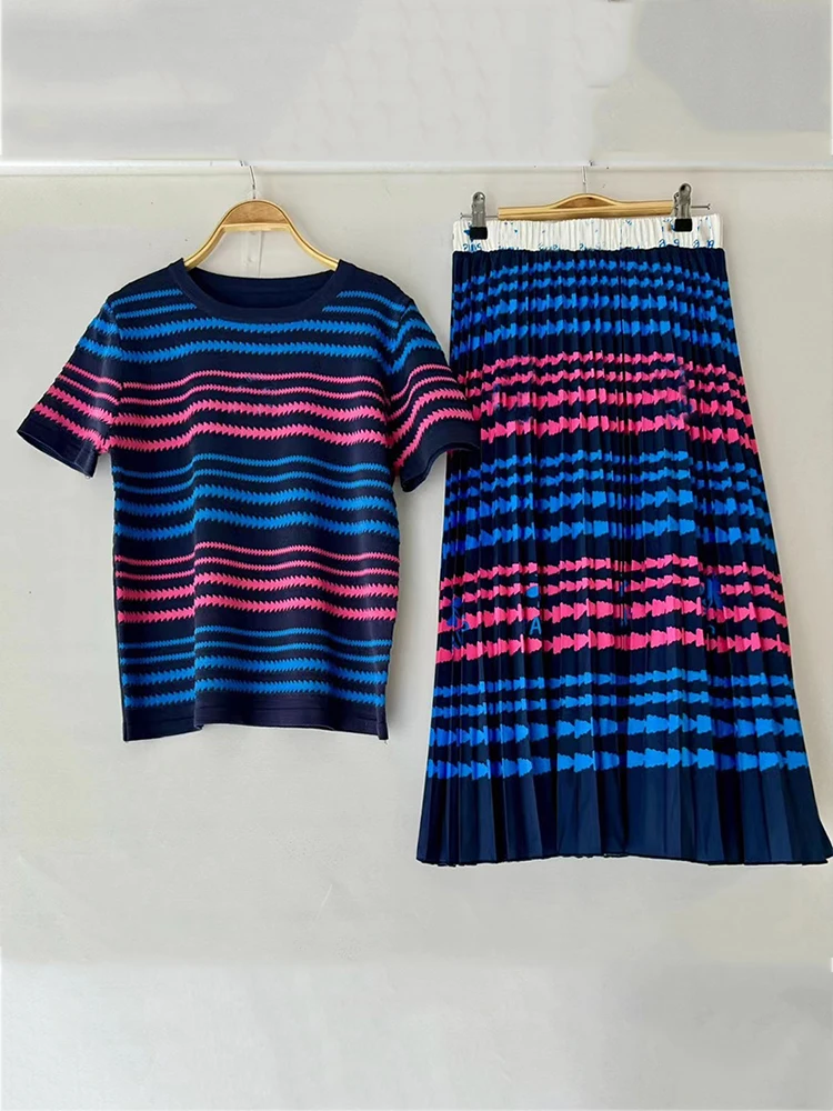 

Винтажный вязаный шерстяной джемпер в геометрическую полоску с принтом, состоящий из двух частей, летняя женская одежда 2025 г. + свободная плиссированная юбка, модный костюм
