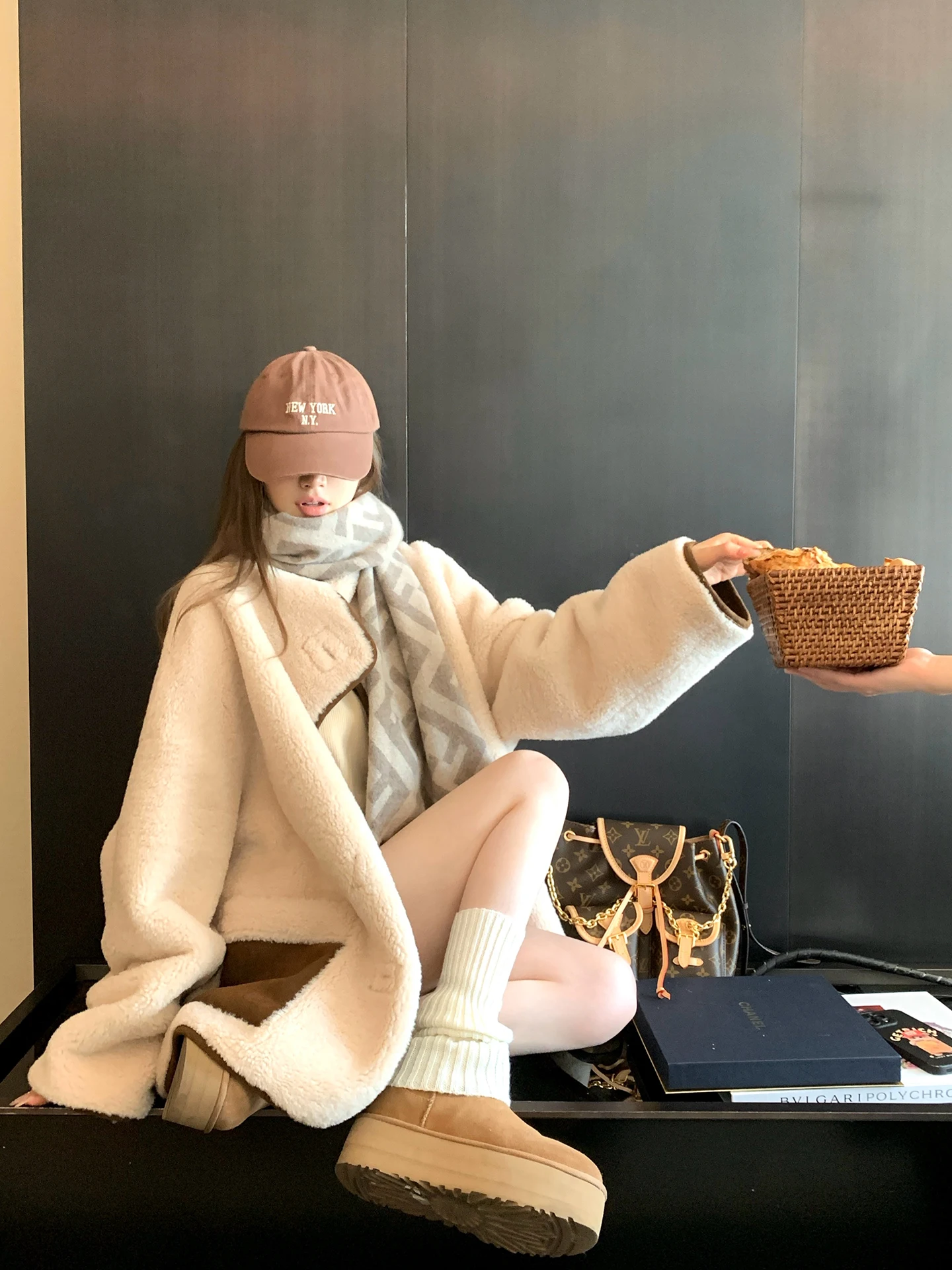 

Мягкая женская зимняя куртка больших размеров с интегрированным мехом и кожаными вставками, утепленная, в стиле колор-блок, повседневная, из полиэфирного волокна