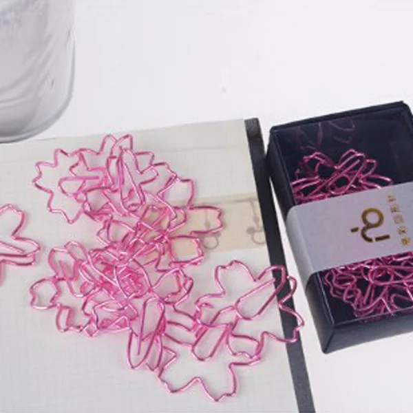 12 Stks/partij Topkwaliteit Geplateerde Roze Paperclips Sakura Papier Naald Bladwijzer Metalen Memo Clip Briefpapier Kersenbloesems Doos Clips