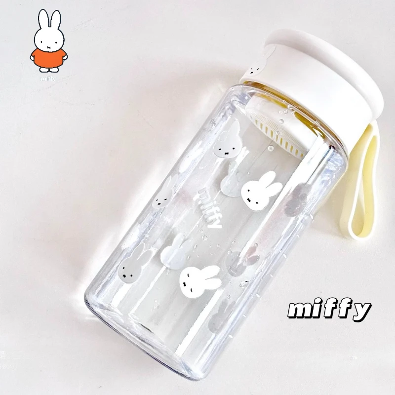 Taza de agua Miffy Rabbit de 600 ml, una taza portátil japonesa para estudiantes en el campus de verano que puede soportar temperaturas altas