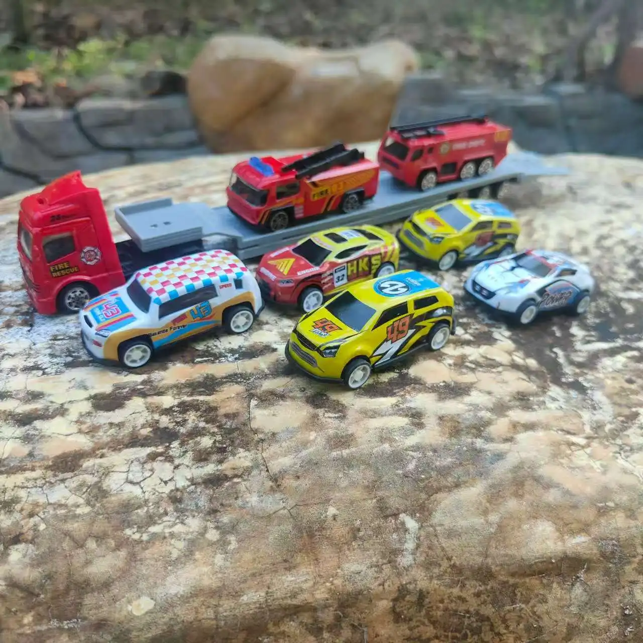 Simulationsspielzeug aus Legierung: Baufahrzeuge, Polizeiautos, Feuerwehrautos für Kinder, Rettungsfahrzeuge für Krankenhäuser, Rückzugsmodelle