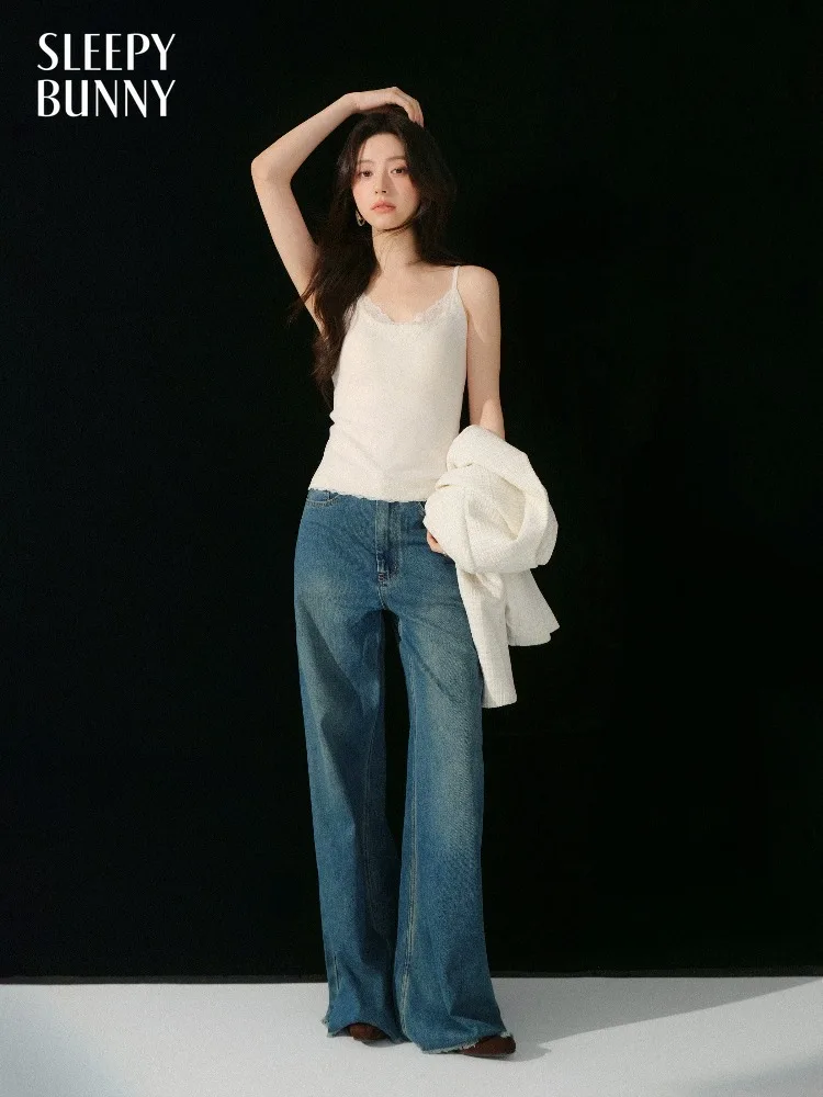 

Women Lace Trim Camisole Early Spring V Neck Built-in Bra Tank Top for Lady Versatile Outerwear Inner Wear Breathable Chic Top