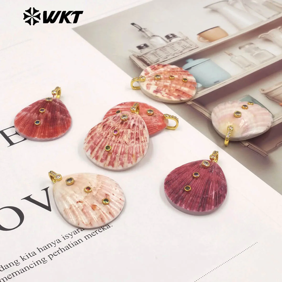 WT-JP528 Beautiful Pattern Pink White Scallop Shell And Three Zircons Paved Fine Pendants For Women Necklace ACC