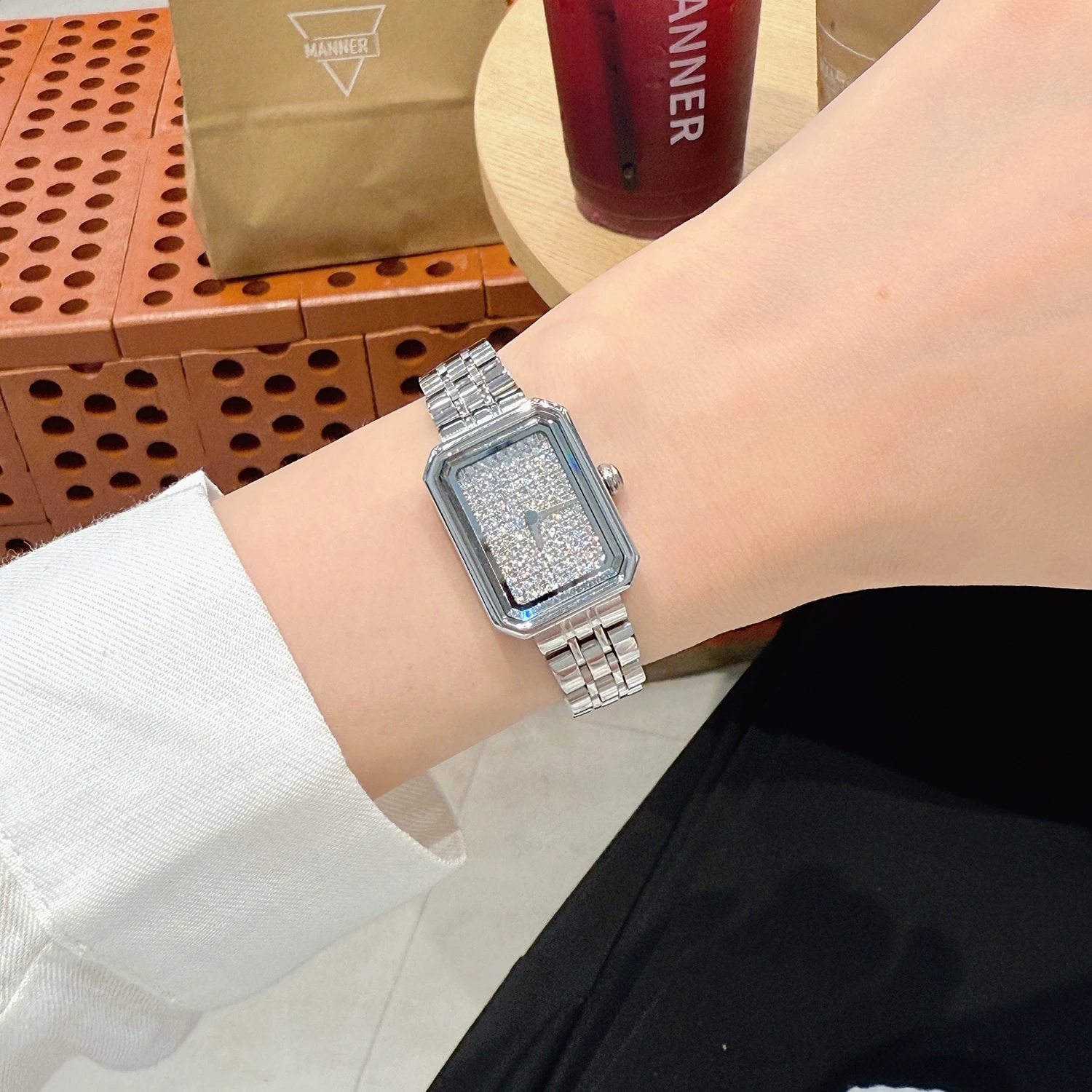 Top Brand Luxury Women's Full Diamond Watch Personalized Full Diamond Dial Fashion Quartz Watch Simple Casual Women's Gift Watch