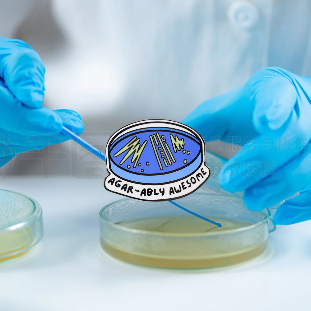 أجار - بروش رائع تمامًا طبق بتري شارة معدنية مثيرة للاهتمام علم الأحياء موضوع دبوس عشاق العلوم هدية ملحق مضحك